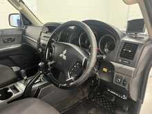 Mitsubishi Shogun 3.2 DI-DC SG2 SUV 5dr Diesel Auto 4WD Euro 5 LWB (197 ps) - U2293