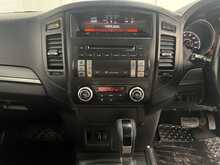 Mitsubishi Shogun 3.2 DI-DC SG2 SUV 5dr Diesel Auto 4WD Euro 5 LWB (197 ps) - U2293