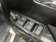 Toyota Hilux 2.4 D-4D Icon Pickup Double Cab 4dr Diesel Auto 4WD Euro 6 (s/s) (150 ps) - U2298