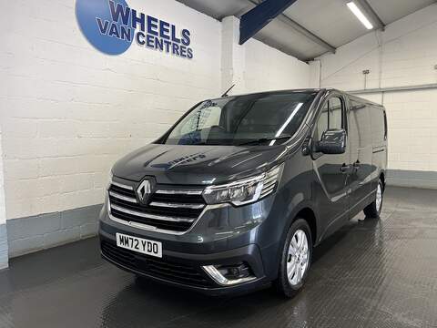Renault Trafic 2.3 dCi 35 Business+ Panel Van 4dr Diesel Manual FWD MWB Medium Roof Euro 6 (135 ps)