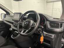 Renault Trafic 2.0 dCi Blue LL30 Sport Panel Van 5dr Diesel Manual L2 H1 Euro 6 (s/s) (130 ps) - U2311