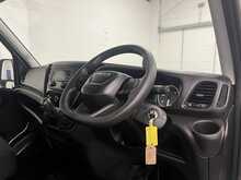 Iveco Daily 2.3D HPI 14V 35C 3450 Dropside 2dr Diesel Manual L4 Euro 6 (s/s) (DRW) (136 ps) 2.3 2dr Dropside - U2316