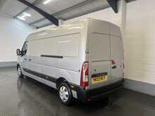 Renault Master 2.3 dCi 35 Business+ Panel Van 4dr Diesel Manual FWD LWB Medium Roof Euro 6 (135 ps) - U2356