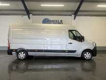 Renault Master 2.3 dCi 35 Business+ Panel Van 4dr Diesel Manual FWD LWB Medium Roof Euro 6 (135 ps) - U2356