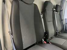 Renault Master 2.3 dCi 35 Business+ Panel Van 4dr Diesel Manual FWD LWB Medium Roof Euro 6 (135 ps) - U2356