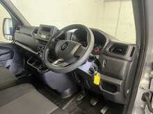 Renault Master 2.3 dCi 35 Business+ Panel Van 4dr Diesel Manual FWD LWB Medium Roof Euro 6 (135 ps) - U2356