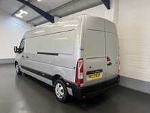 Renault Master 2.3 dCi 35 Business+ Panel Van 4dr Diesel Manual FWD LWB Medium Roof Euro 6 (135 ps) - U2359