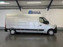 Renault Master 2.3 dCi 35 Business+ Panel Van 4dr Diesel Manual FWD LWB Medium Roof Euro 6 (135 ps) - U2359