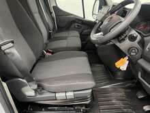 Renault Master 2.3 dCi 35 Business+ Panel Van 4dr Diesel Manual FWD LWB Medium Roof Euro 6 (135 ps) - U2359