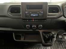 Renault Master 2.3 dCi 35 Business+ Panel Van 4dr Diesel Manual FWD LWB Medium Roof Euro 6 (135 ps) - U2359