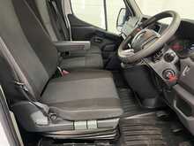 Renault Master Master 2.3 dCi 35 Business+ FWD LWB Medium Roof Euro 6 4dr - U238