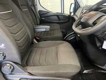 Iveco Daily 2.3D HPI 14V 35S 3520 Panel Van 5dr Diesel HiMatic MWB H2 Euro 6 (s/s) (136 ps) - U2460