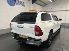 Toyota Hilux 2.4 D-4D Icon Pickup Double Cab 4dr Diesel Auto 4WD Euro 6 (s/s) (150 ps) - U2462