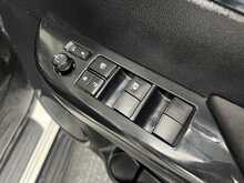 Toyota Hilux 2.4 D-4D Icon Pickup Double Cab 4dr Diesel Auto 4WD Euro 6 (s/s) (150 ps) - U2462