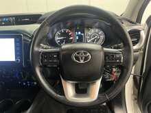 Toyota Hilux 2.4 D-4D Icon Pickup Double Cab 4dr Diesel Auto 4WD Euro 6 (s/s) (150 ps) - U2462