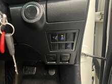 Toyota Hilux 2.4 D-4D Icon Pickup Double Cab 4dr Diesel Auto 4WD Euro 6 (s/s) (150 ps) - U2462