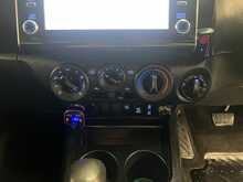 Toyota Hilux 2.4 D-4D Icon Pickup Double Cab 4dr Diesel Auto 4WD Euro 6 (s/s) (150 ps) - U2462