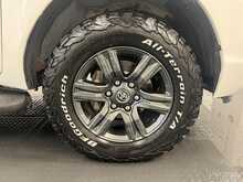 Toyota Hilux 2.4 D-4D Icon Pickup Double Cab 4dr Diesel Auto 4WD Euro 6 (s/s) (150 ps) - U2462