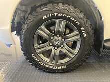 Toyota Hilux 2.4 D-4D Icon Pickup Double Cab 4dr Diesel Auto 4WD Euro 6 (s/s) (150 ps) - U2462