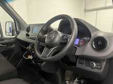 Mercedes-Benz Sprinter 314 CDI Progressive Luton Van With Tail-lift - U2549