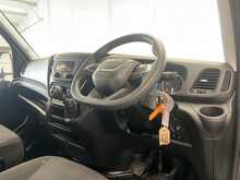 Iveco Daily 2.3D HPI 14V 35C 3000 Tipper 2dr Diesel Manual SWB Euro 6 (s/s) (DRW) (136 ps) 2.3 4dr Tipper Manual - U2565