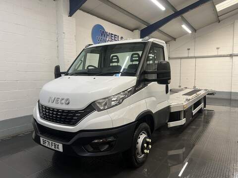 Iveco Daily 2.3D HPI 14V 35C 3750 2dr Diesel HiMatic L3 Euro 6 (s/s) (DRW) (136 ps) 2.3 2dr 2.3 2dr Curtain Side Automatic Diesel