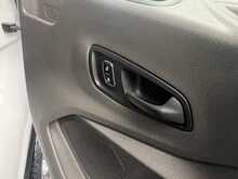 Ford Transit 2.0 350 EcoBlue Leader Luton Low Loader 2dr Diesel Manual FWD L3 Euro 6 (s/s) (130 ps) - U2641
