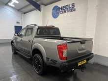 Nissan Navara 2.3 dCi N-Guard Pickup Double Cab 4dr Diesel Auto 4WD Euro 6 (190 ps) - U2661