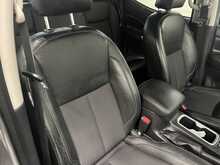 Nissan Navara 2.3 dCi N-Guard Pickup Double Cab 4dr Diesel Auto 4WD Euro 6 (190 ps) - U2661