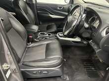Nissan Navara 2.3 dCi N-Guard Pickup Double Cab 4dr Diesel Auto 4WD Euro 6 (190 ps) - U2661
