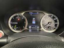 Nissan Navara 2.3 dCi N-Guard Pickup Double Cab 4dr Diesel Auto 4WD Euro 6 (190 ps) - U2661