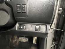 Nissan Navara 2.3 dCi N-Guard Pickup Double Cab 4dr Diesel Auto 4WD Euro 6 (190 ps) - U2661