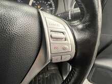 Nissan Navara 2.3 dCi N-Guard Pickup Double Cab 4dr Diesel Auto 4WD Euro 6 (190 ps) - U2661