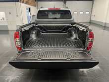Nissan Navara 2.3 dCi N-Guard Pickup Double Cab 4dr Diesel Auto 4WD Euro 6 (190 ps) - U2661