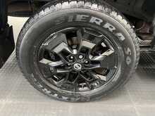 Nissan Navara 2.3 dCi N-Guard Pickup Double Cab 4dr Diesel Auto 4WD Euro 6 (190 ps) - U2661