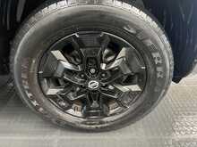 Nissan Navara 2.3 dCi N-Guard Pickup Double Cab 4dr Diesel Auto 4WD Euro 6 (190 ps) - U2661