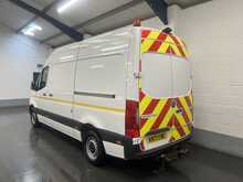 Mercedes-Benz Sprinter 2.0 315 CDI Progressive Panel Van 5dr Diesel Manual RWD L2 H2 Euro 6 (s/s) (150 ps) - U2668