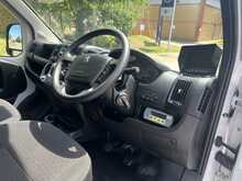 Peugeot Boxer 2.2 BlueHDi 335 Built for Business Luton 4dr Diesel Manual L3 Euro 6 (s/s) (140 ps) 2.2 4dr Luton - U2672