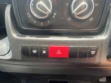 Peugeot Boxer 2.2 BlueHDi 335 Built for Business Luton 4dr Diesel Manual L3 Euro 6 (s/s) (140 ps) 2.2 4dr Luton - U2672