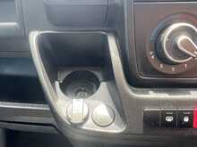Peugeot Boxer 2.2 BlueHDi 335 Built for Business Luton 4dr Diesel Manual L3 Euro 6 (s/s) (140 ps) 2.2 4dr Luton - U2672