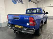 Toyota Hilux 2.4 D-4D Active Extra Pickup Extended Cab 4dr Diesel Manual 4WD Euro 6 (s/s) (150 ps) - U2747