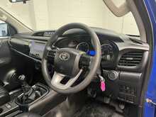 Toyota Hilux 2.4 D-4D Active Extra Pickup Extended Cab 4dr Diesel Manual 4WD Euro 6 (s/s) (150 ps) - U2747