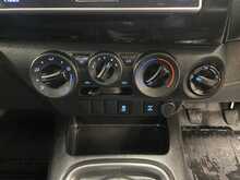 Toyota Hilux 2.4 D-4D Active Extra Pickup Extended Cab 4dr Diesel Manual 4WD Euro 6 (s/s) (150 ps) - U2747