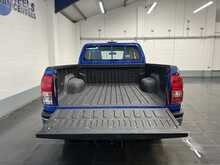 Toyota Hilux 2.4 D-4D Active Extra Pickup Extended Cab 4dr Diesel Manual 4WD Euro 6 (s/s) (150 ps) - U2747