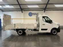 Renault Master 2.3 dCi 35 Business Platform Cab 2dr Diesel Manual FWD MWB Euro 6 (135 ps) - U2822
