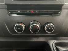 Renault Master 2.3 dCi 35 Business Platform Cab 2dr Diesel Manual FWD MWB Euro 6 (135 ps) - U2822
