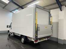 Peugeot Boxer 2.2 BlueHDi 335 Built for Business Luton 3dr Diesel Manual L4 Euro 6 (s/s) (140 ps) - U2870