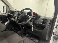 Peugeot Boxer 2.2 BlueHDi 335 Built for Business Luton 3dr Diesel Manual L4 Euro 6 (s/s) (140 ps) - U2870