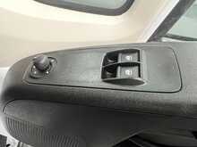 Peugeot Boxer 2.2 BlueHDi 335 Built for Business Luton 3dr Diesel Manual L4 Euro 6 (s/s) (140 ps) - U2870