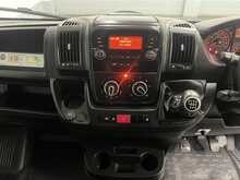 Peugeot Boxer 2.2 BlueHDi 335 Built for Business Luton 3dr Diesel Manual L4 Euro 6 (s/s) (140 ps) - U2870